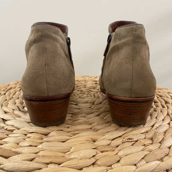 Sam Edelman Suede Petty bootie. Size 9 Tan - Picture 3 of 5